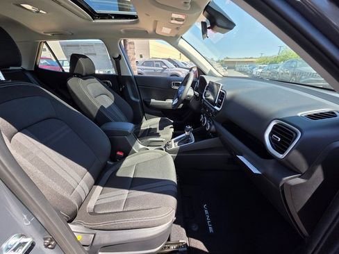 New 2025 Hyundai Venue SEL image 10