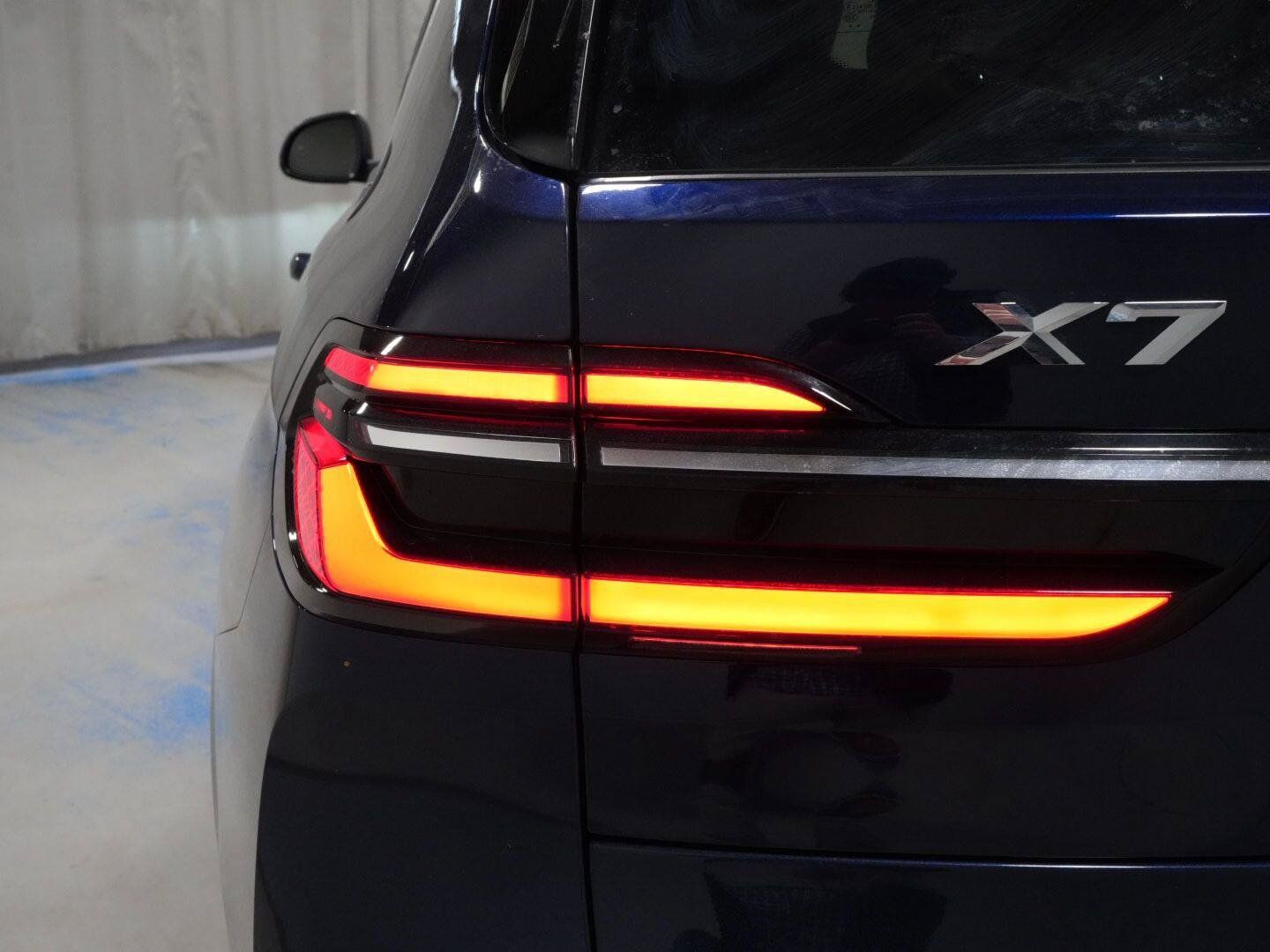 Used 2027 BMW X7 xDrive40i w/ Premium Package AWD/4WD image 33