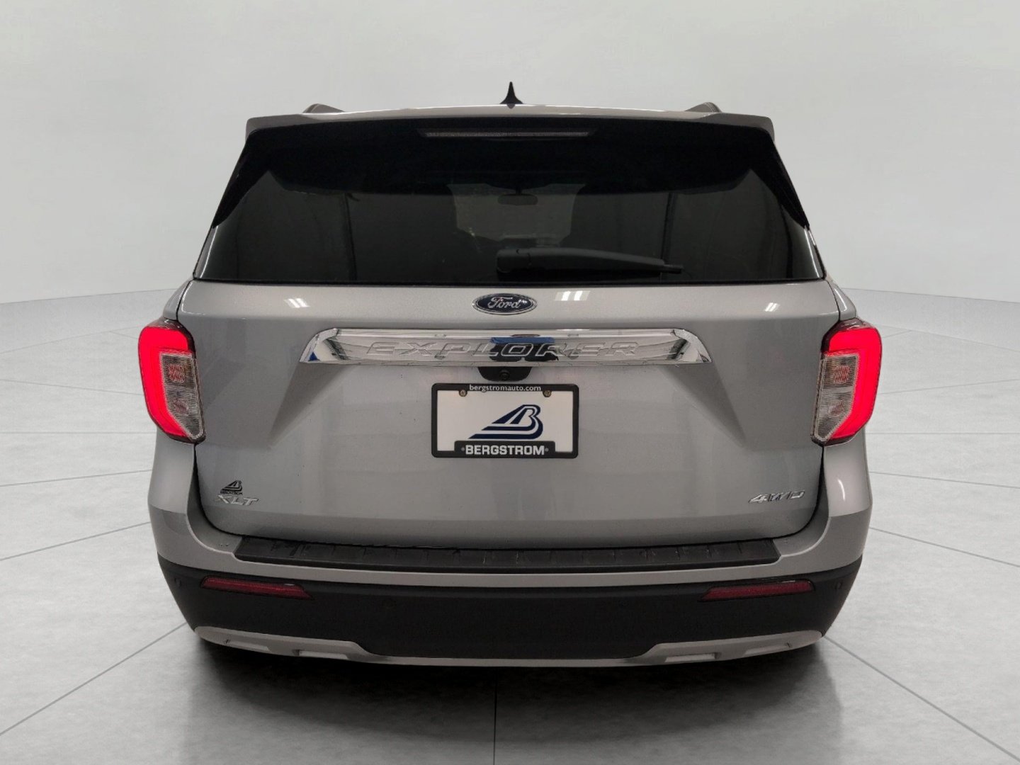 Used 2024 Ford Explorer XLT w/ Equipment Group 202A AWD/4WD image 25
