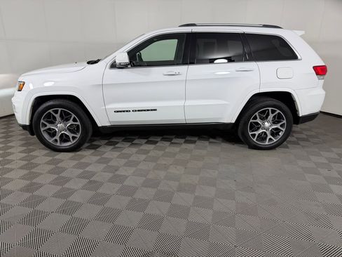 Used 2018 Jeep Grand Cherokee Limited AWD/4WD image 2