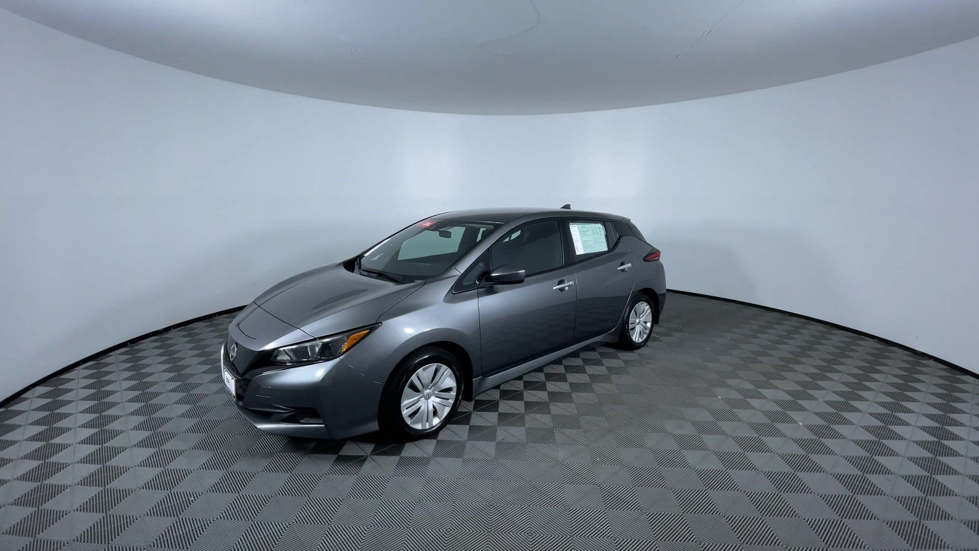 Certified 2025 Nissan Leaf S FWD image 4