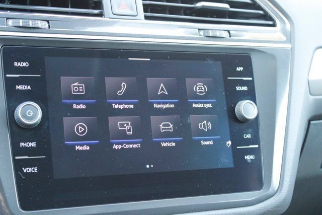 Used 2023 Volkswagen Tiguan SE AWD/4WD image 22