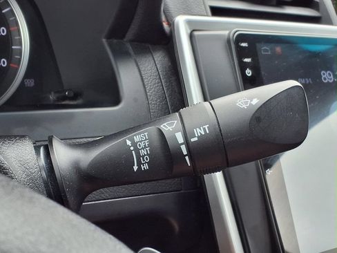 Used 2015 Toyota Camry SE FWD image 23