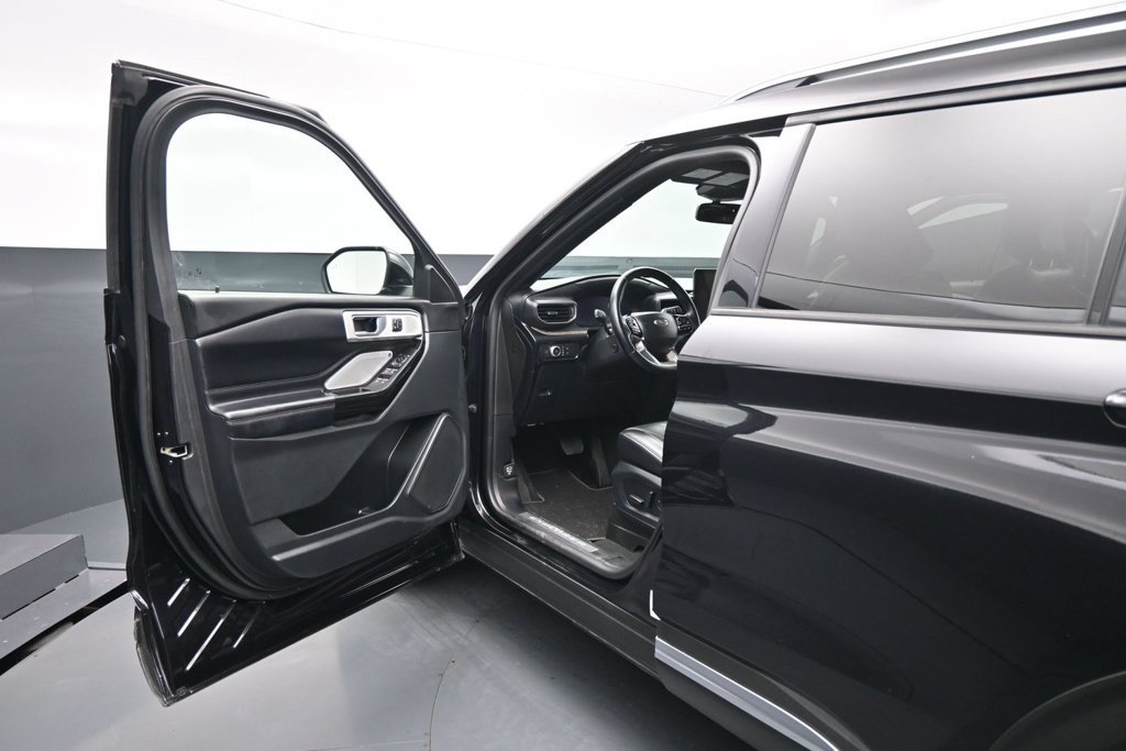 Used 2022 Ford Explorer Platinum w/ Equipment Group 601A AWD/4WD image 9