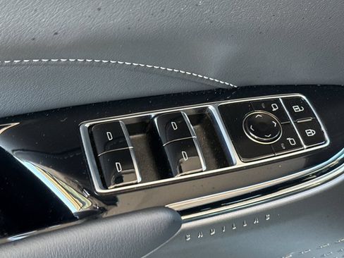 Used 2024 Cadillac Lyriq Tech RWD image 18