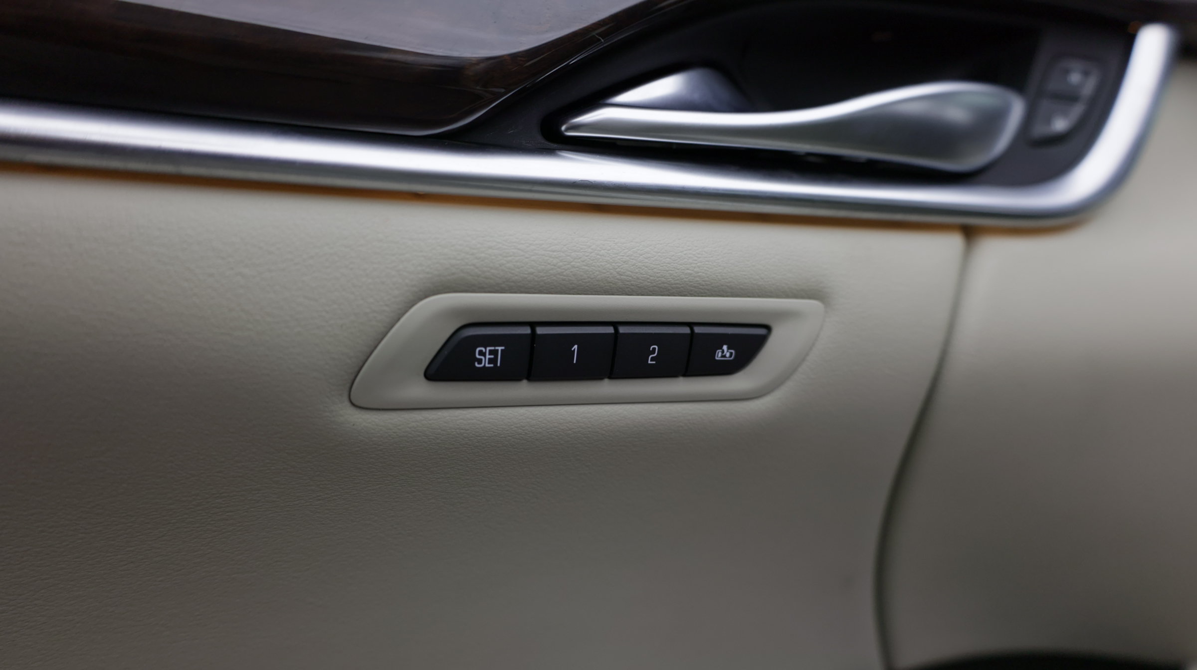 Used 2014 Cadillac XTS Luxury w/ Driver Awareness Package AWD/4WD image 15