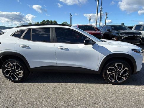 New 2026 Chevrolet Trax RS w/ Sunroof Package FWD image 8