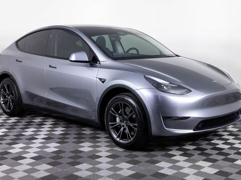 Used 2025 Tesla Model Y Long Range image 10