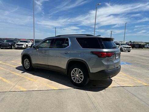 Used 2023 Chevrolet Traverse LT FWD image 5