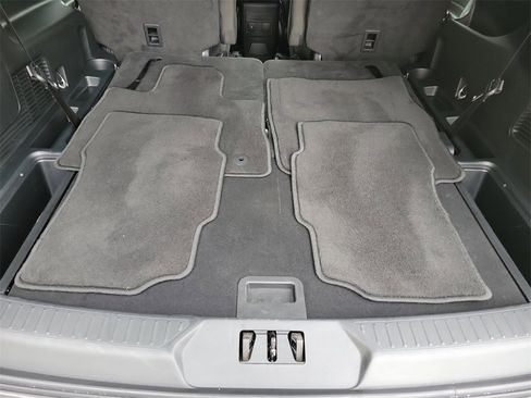 Used 2023 Ford Explorer XLT image 7