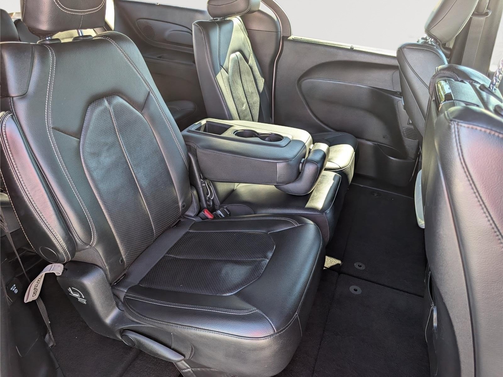 Used 2020 Chrysler Pacifica Touring-L Plus FWD image 11