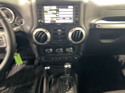 Used 2016 Jeep Wrangler Unlimited Sahara w/ Dual Top Group AWD/4WD image 5