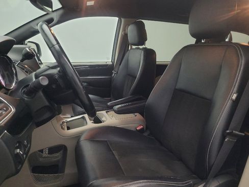 Used 2019 Dodge Grand Caravan SXT FWD image 17