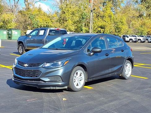 Used 2018 Chevrolet Cruze LT w/ Convenience Package image 1