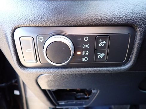 Used 2020 Ford Explorer XLT image 16