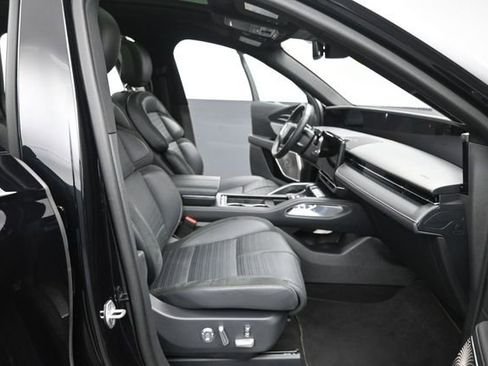 Certified 2025 Lincoln Nautilus Reserve AWD/4WD image 33
