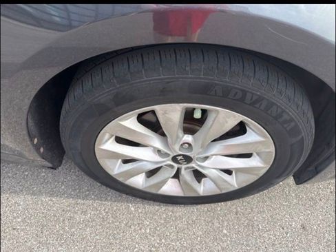 Used 2018 Kia Optima S FWD image 4