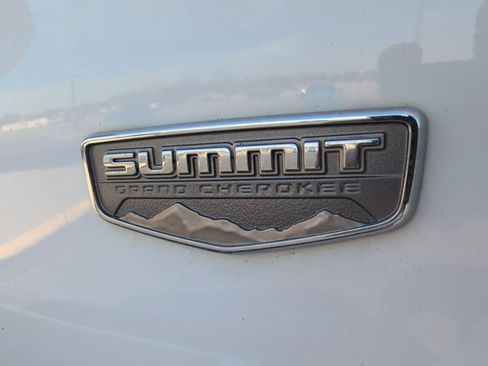 Used 2019 Jeep Grand Cherokee Summit AWD/4WD image 9