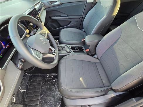 New 2026 Volkswagen Taos SE image 4
