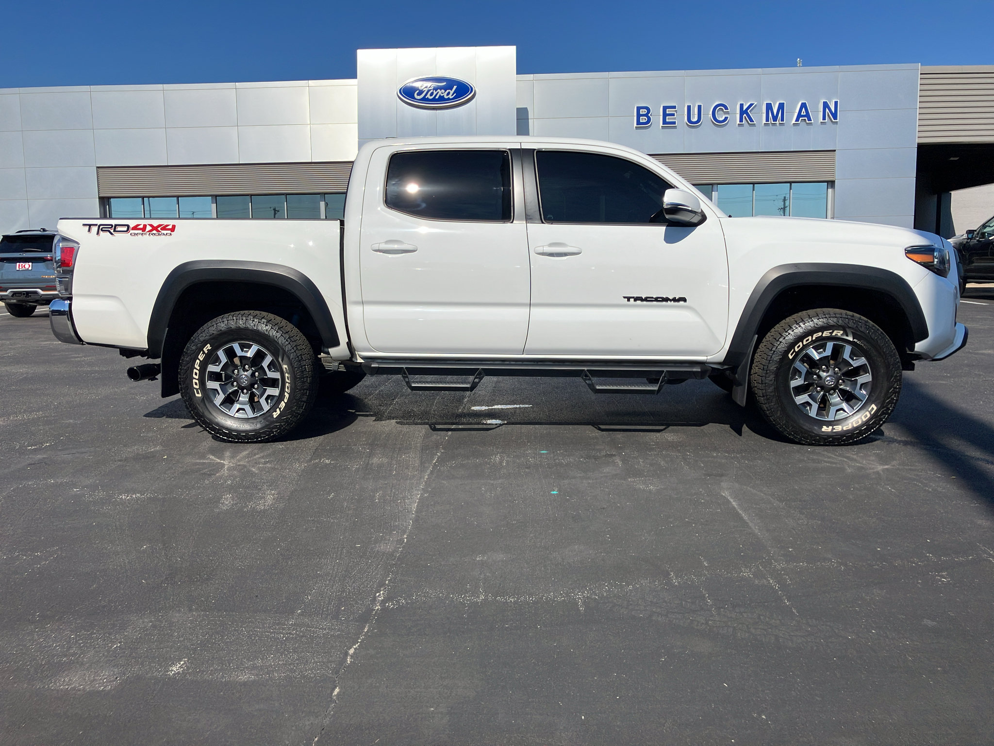 Used 2023 Toyota Tacoma TRD Off-Road w/ Black Out Package (TMS) AWD/4WD image 9