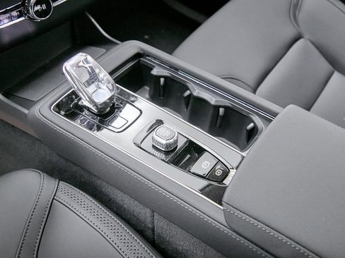 New 2026 Volvo XC90 B6 Core image 15