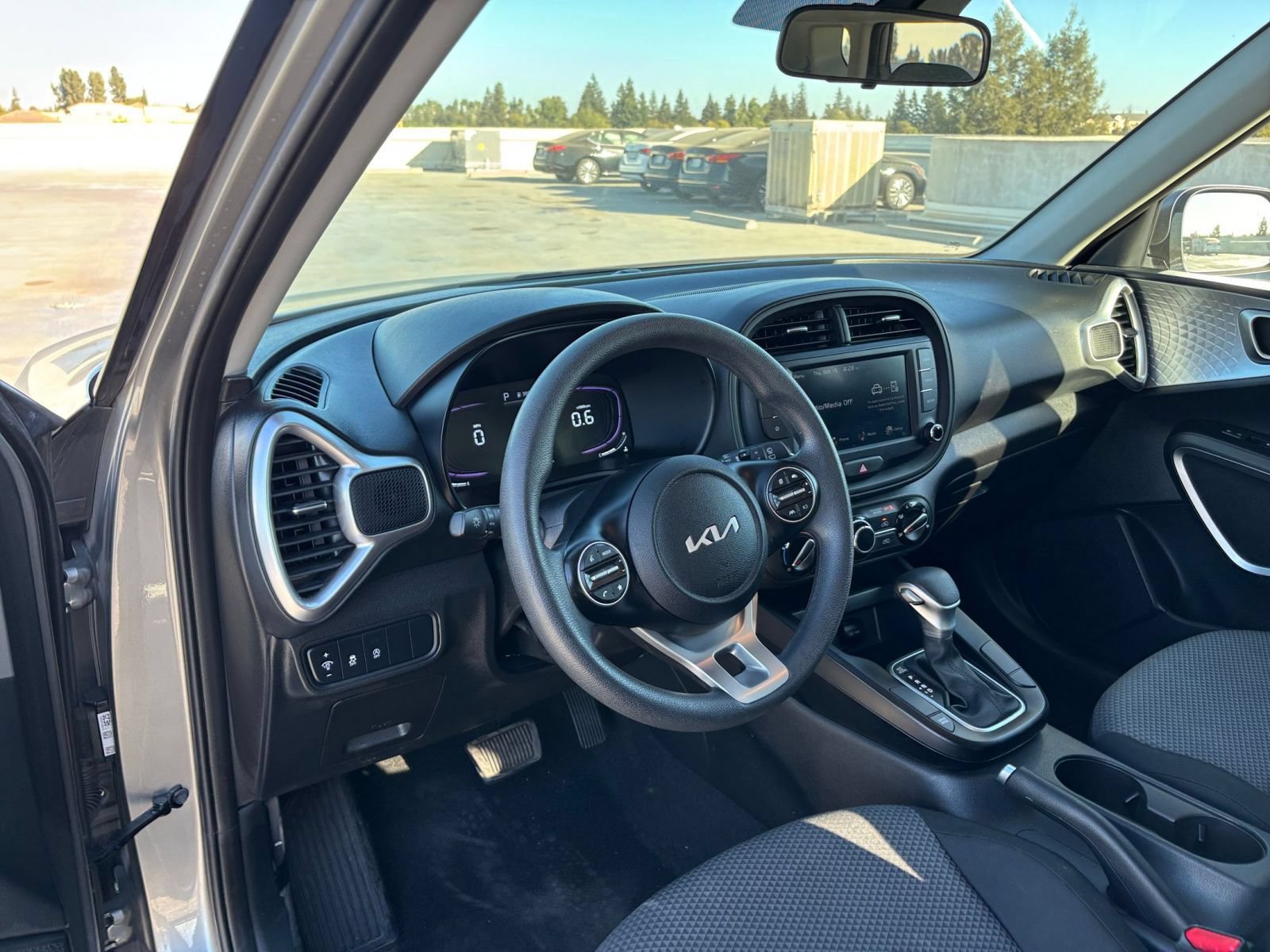 Used 2025 Kia Soul LX w/ LX Technology Package FWD image 31