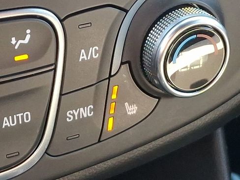 Certified 2024 Chevrolet Traverse LT w/ Rear Camera Mirror Package image 24