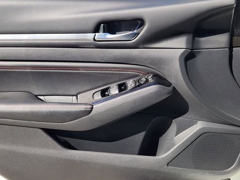 Used 2023 Nissan Altima 2.5 SR w/ SR Premium Package image 16