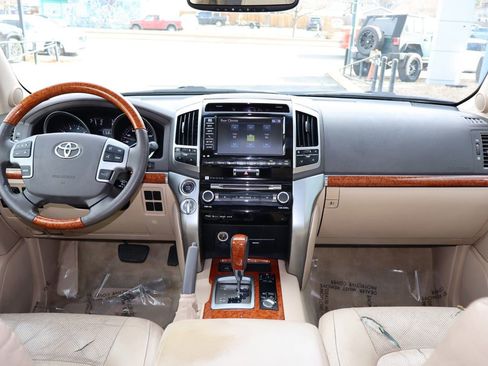 Used 2013 Toyota Land Cruiser image 11