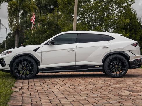 Used 2024 Lamborghini Urus S AWD/4WD image 3