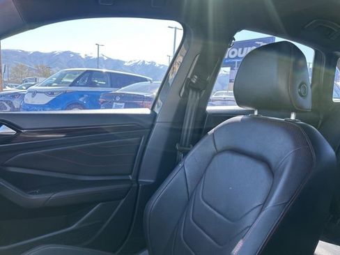 Used 2022 Volkswagen Jetta GLI Autobahn FWD image 40