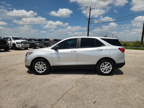 Used 2021 Chevrolet Equinox LS FWD image 4