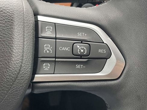 Used 2024 Jeep Compass Limited image 8