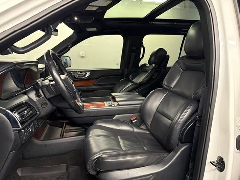 Certified 2022 Lincoln Navigator Reserve AWD/4WD image 31