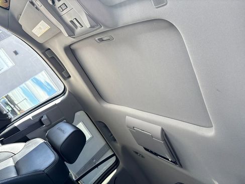 Used 2019 GMC Yukon Denali w/ Denali Ultimate Package image 26