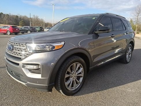 Used 2022 Ford Explorer Limited w/ Equipment Group 301A image 7