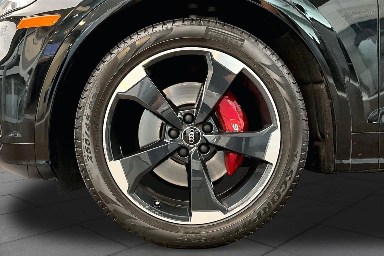 Used 2019 Audi SQ5 Premium Plus w/ Premium Plus Package AWD/4WD image 10