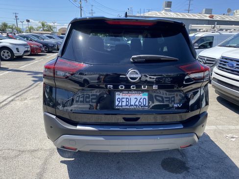 Used 2023 Nissan Rogue SV FWD image 8