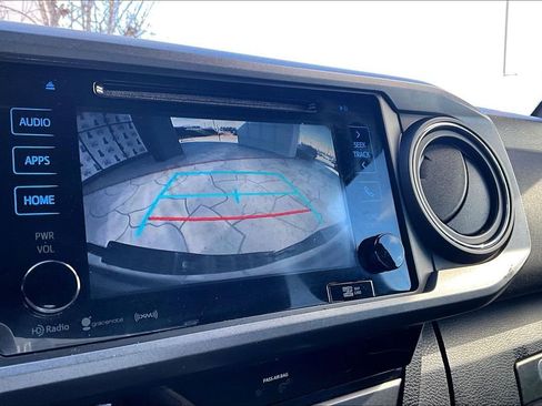 Used 2018 Toyota Tacoma TRD Off-Road image 11