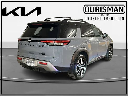 Used 2023 Nissan Pathfinder Platinum image 4