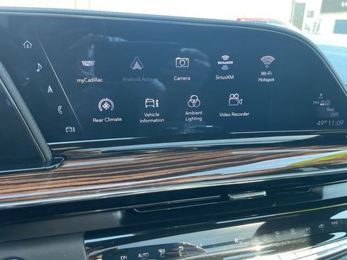 Used 2024 Cadillac Escalade Premium Luxury AWD/4WD image 23