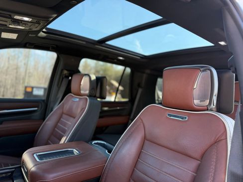 Used 2023 GMC Yukon Denali Ultimate w/ LPO, Floor Liner Package AWD/4WD image 21