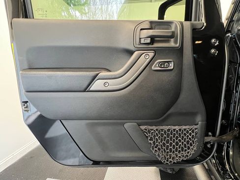 Used 2017 Jeep Wrangler Unlimited Sport image 7