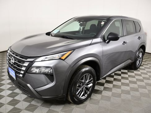 Used 2024 Nissan Rogue S image 10