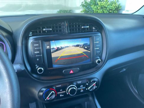 Used 2025 Kia Soul LX w/ LX Technology Package image 24