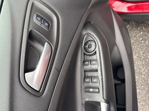 Used 2017 Ford Escape SE image 16