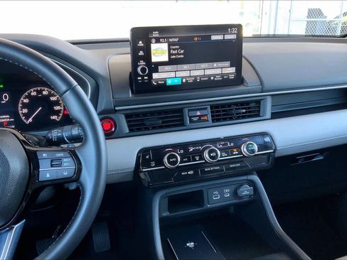 Used 2025 Honda Pilot EX-L image 6