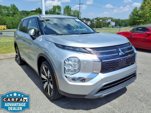 Used 2025 Mitsubishi Outlander SE AWD/4WD image 1