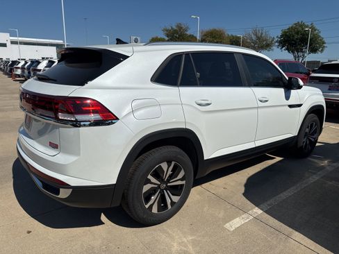 New 2026 Volkswagen Atlas Cross Sport SE image 2