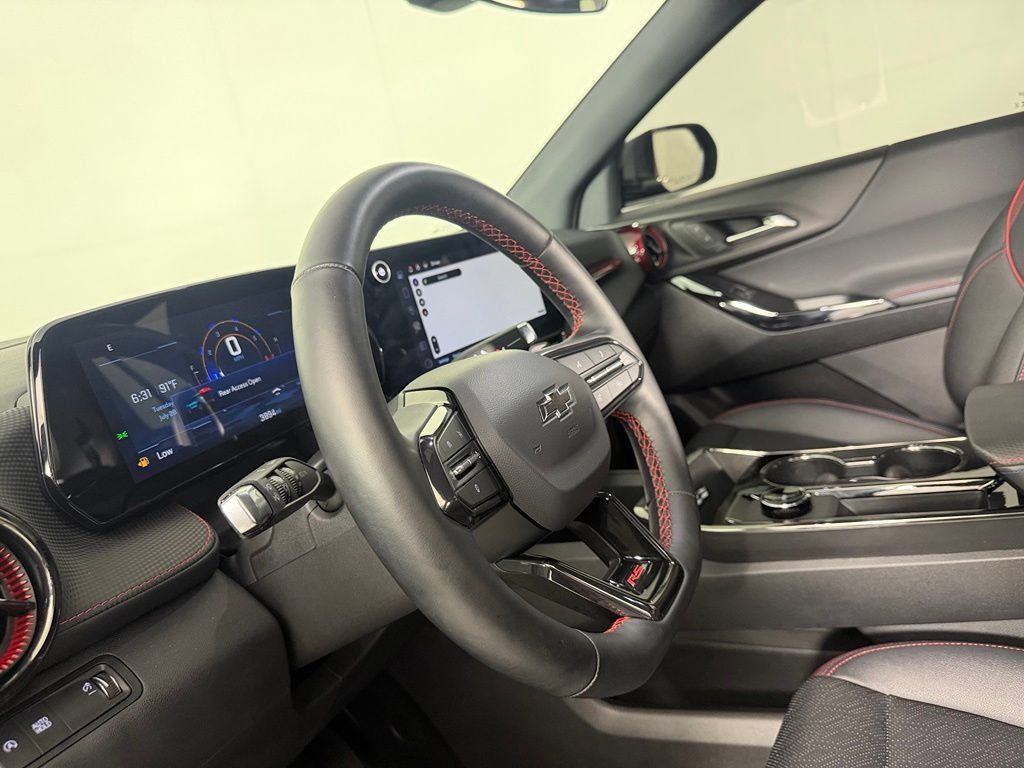 Used 2026 Chevrolet Equinox RS w/ LPO, Floor Liner Package FWD image 18